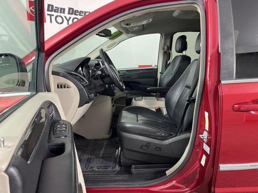 2015 Chrysler Town & Country Touring