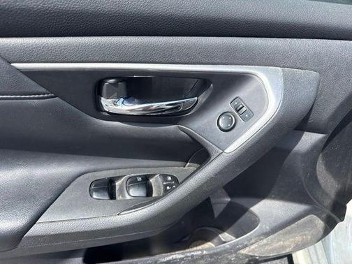 Pearl White 2015 Nissan Altima 2.5 SV