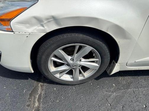 Pearl White 2015 Nissan Altima 2.5 SV