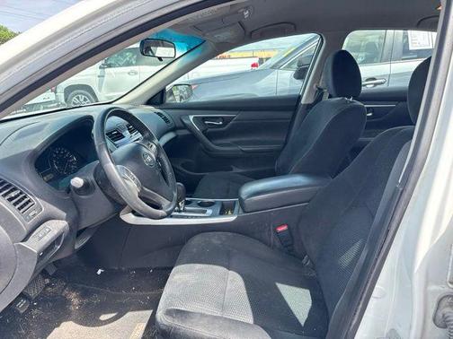 Pearl White 2015 Nissan Altima 2.5 SV