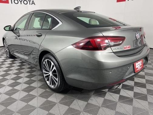 2018 Buick Regal Sportback Essence