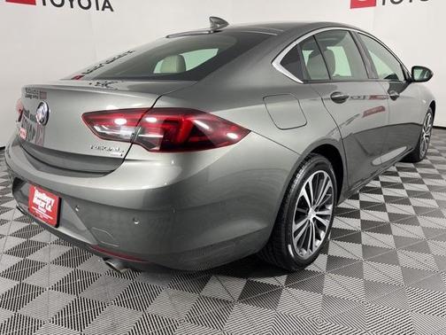 2018 Buick Regal Sportback Essence