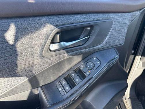 Super Black 2023 Nissan Rogue SV