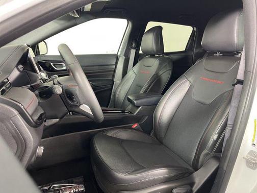 Bright White Clearcoat 2025 Jeep Compass Trailhawk