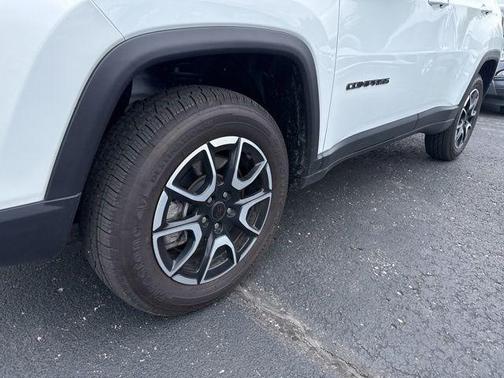 Bright White Clearcoat 2025 Jeep Compass Trailhawk