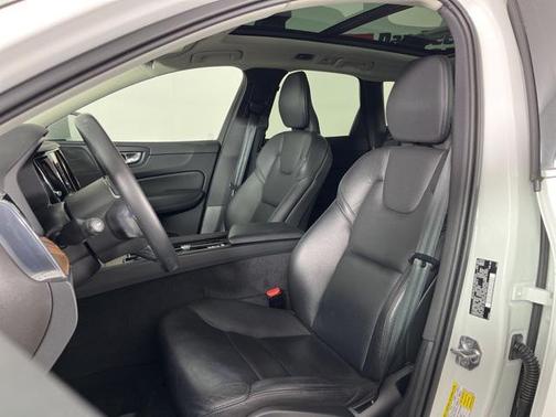 2021 Volvo XC60 Recharge Plug-In Hybrid T8 Inscription Expression