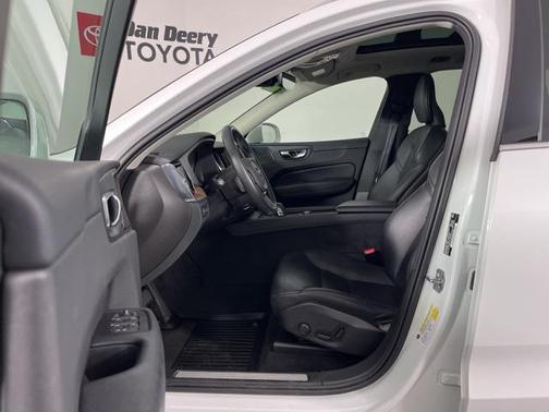 2021 Volvo XC60 Recharge Plug-In Hybrid T8 Inscription Expression