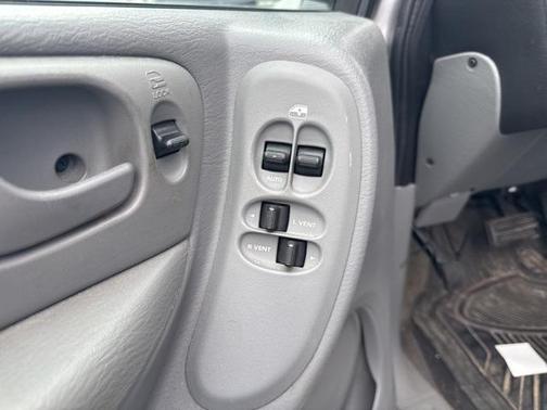 2006 Chrysler Town & Country Base