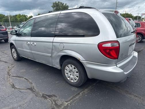 2006 Chrysler Town & Country Base