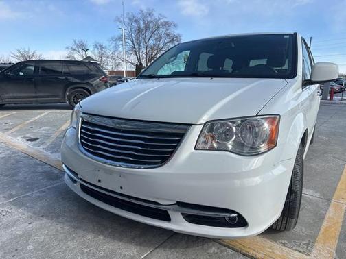 2016 Chrysler Town & Country Touring