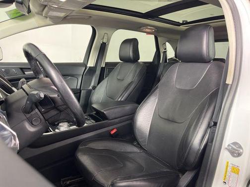 Star White Metallic Tri-Coat 2020 Ford Edge Titanium