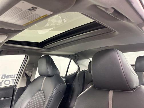 Aqua 2019 Toyota Camry SE
