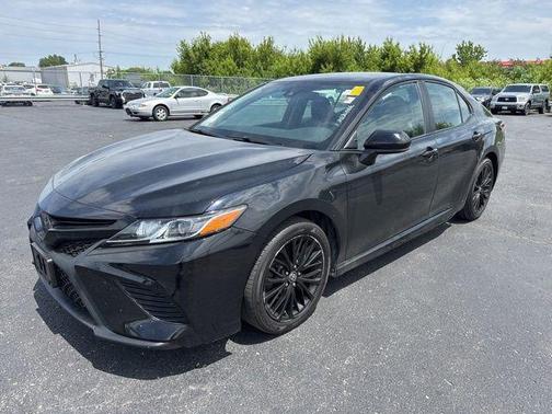 Midnight Black Metallic 2020 Toyota Camry SE