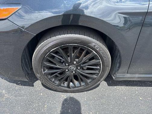 Midnight Black Metallic 2020 Toyota Camry SE