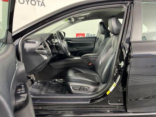 Midnight Black Metallic 2020 Toyota Camry SE
