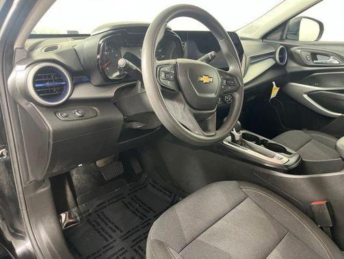Mosaic Black Metallic 2024 Chevrolet Trax LS