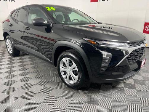 Mosaic Black Metallic 2024 Chevrolet Trax LS