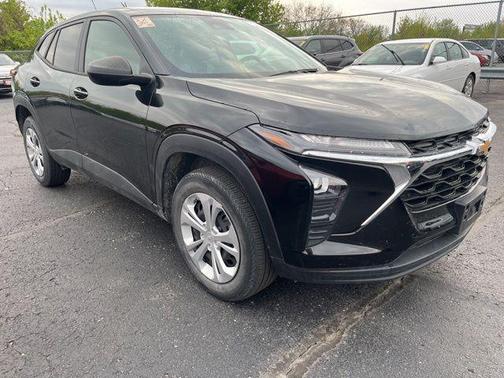 Mosaic Black Metallic 2024 Chevrolet Trax LS