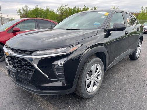 Mosaic Black Metallic 2024 Chevrolet Trax LS