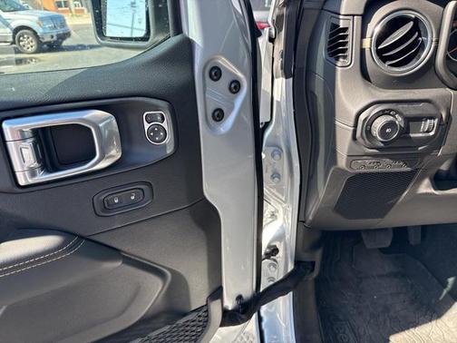 2024 Jeep Wrangler 4-Door Sahara 4x4
