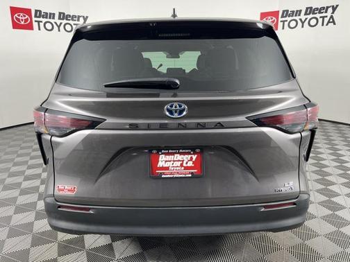 2024 Toyota Sienna LE