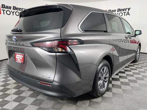 2024 Toyota Sienna LE
