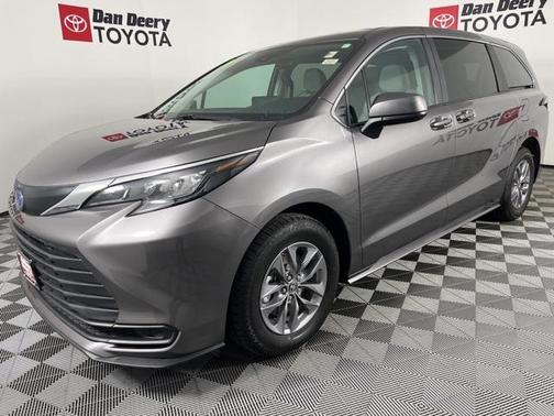2024 Toyota Sienna LE