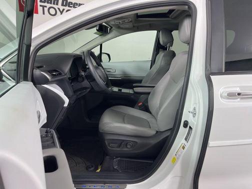 2025 Toyota Sienna XLE