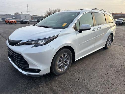 2025 Toyota Sienna XLE