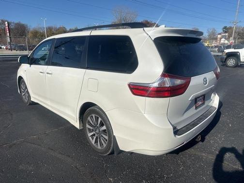 2018 Toyota Sienna XLE