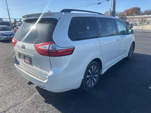 2018 Toyota Sienna XLE