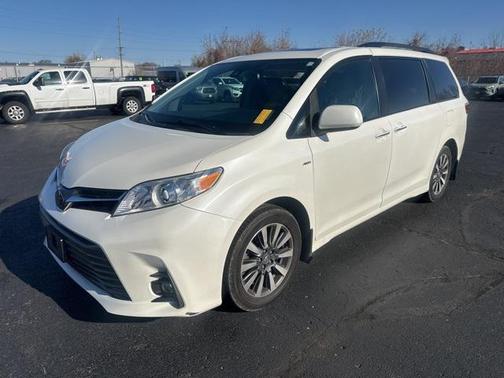 2018 Toyota Sienna XLE