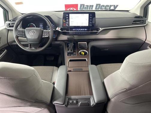 2022 Toyota Sienna LE