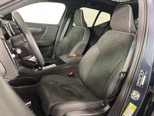 2022 Volvo XC40 Recharge Pure Electric P8 Twin Plus