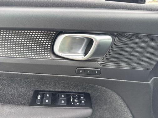 Denim Blue Metallic 2022 Volvo XC40 Recharge Pure Electric P8 Twin Plus