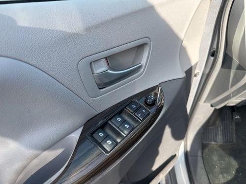 Silver Sky Metallic 2017 Toyota Sienna XLE