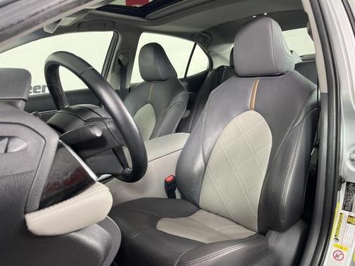 2018 Toyota Camry Hybrid XLE