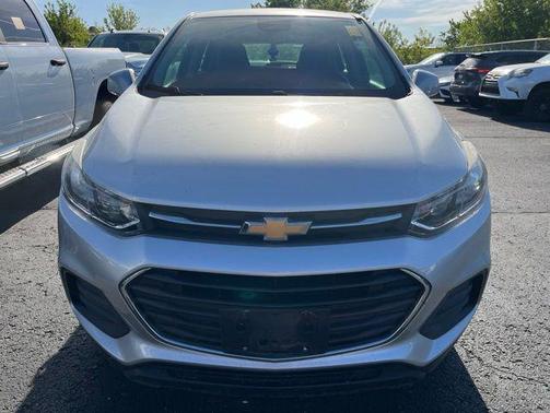 Silver Ice Metallic 2018 Chevrolet Trax LS