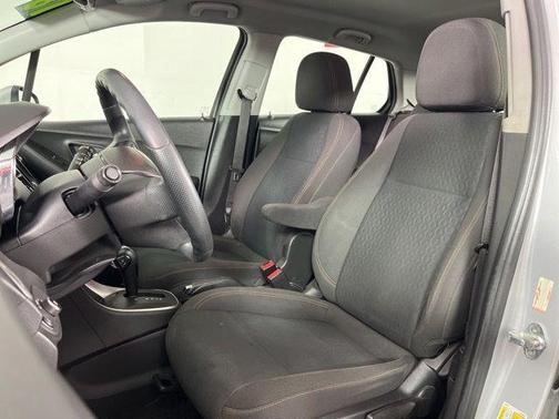 Silver Ice Metallic 2018 Chevrolet Trax LS