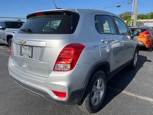 Silver Ice Metallic 2018 Chevrolet Trax LS