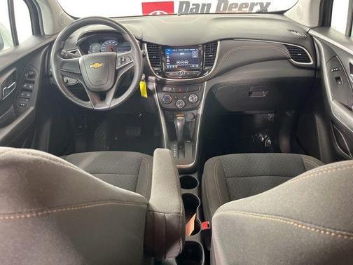 Silver Ice Metallic 2018 Chevrolet Trax LS