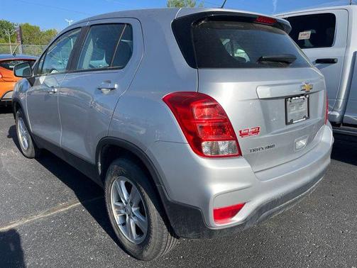 Silver Ice Metallic 2018 Chevrolet Trax LS