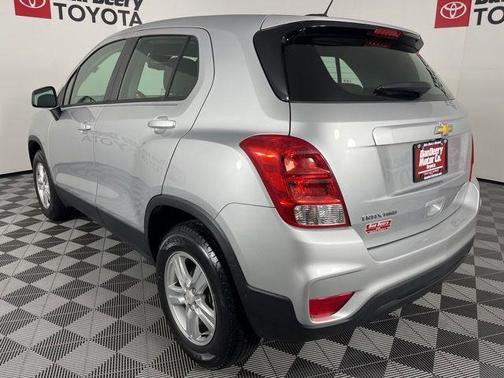 Silver Ice Metallic 2018 Chevrolet Trax LS