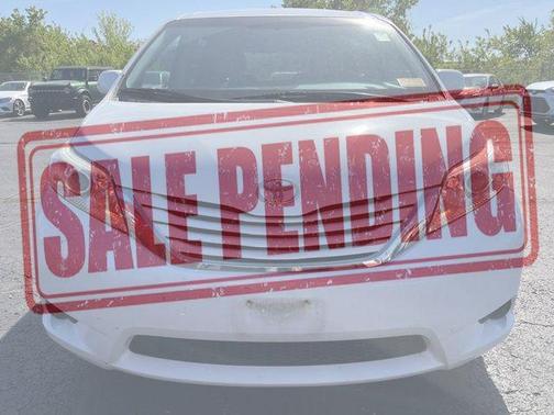 Super White 2015 Toyota Sienna LE