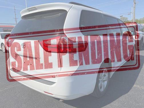 Super White 2015 Toyota Sienna LE