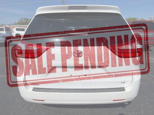 Super White 2015 Toyota Sienna LE