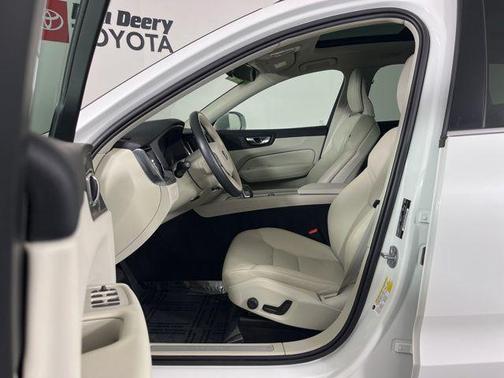 Crystal White Metallic 2023 Volvo XC60 B5 Core