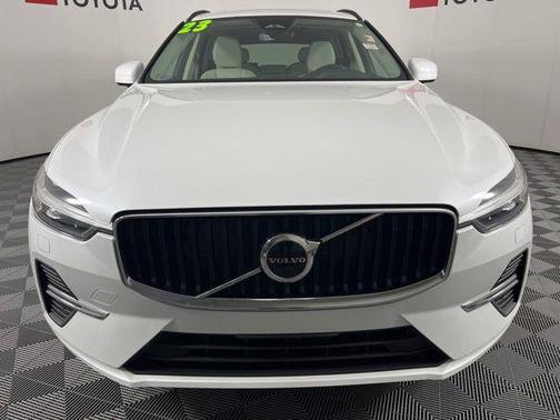 Crystal White Metallic 2023 Volvo XC60 B5 Core