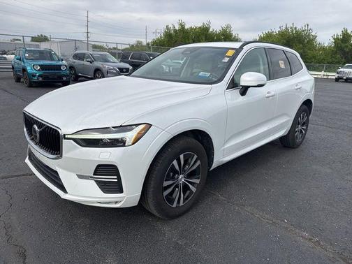 Crystal White Metallic 2023 Volvo XC60 B5 Core