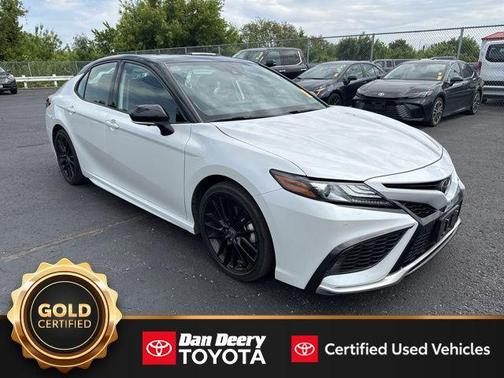 Wind Chill Pearl/Midnight Black Metallic 2021 Toyota Camry XSE